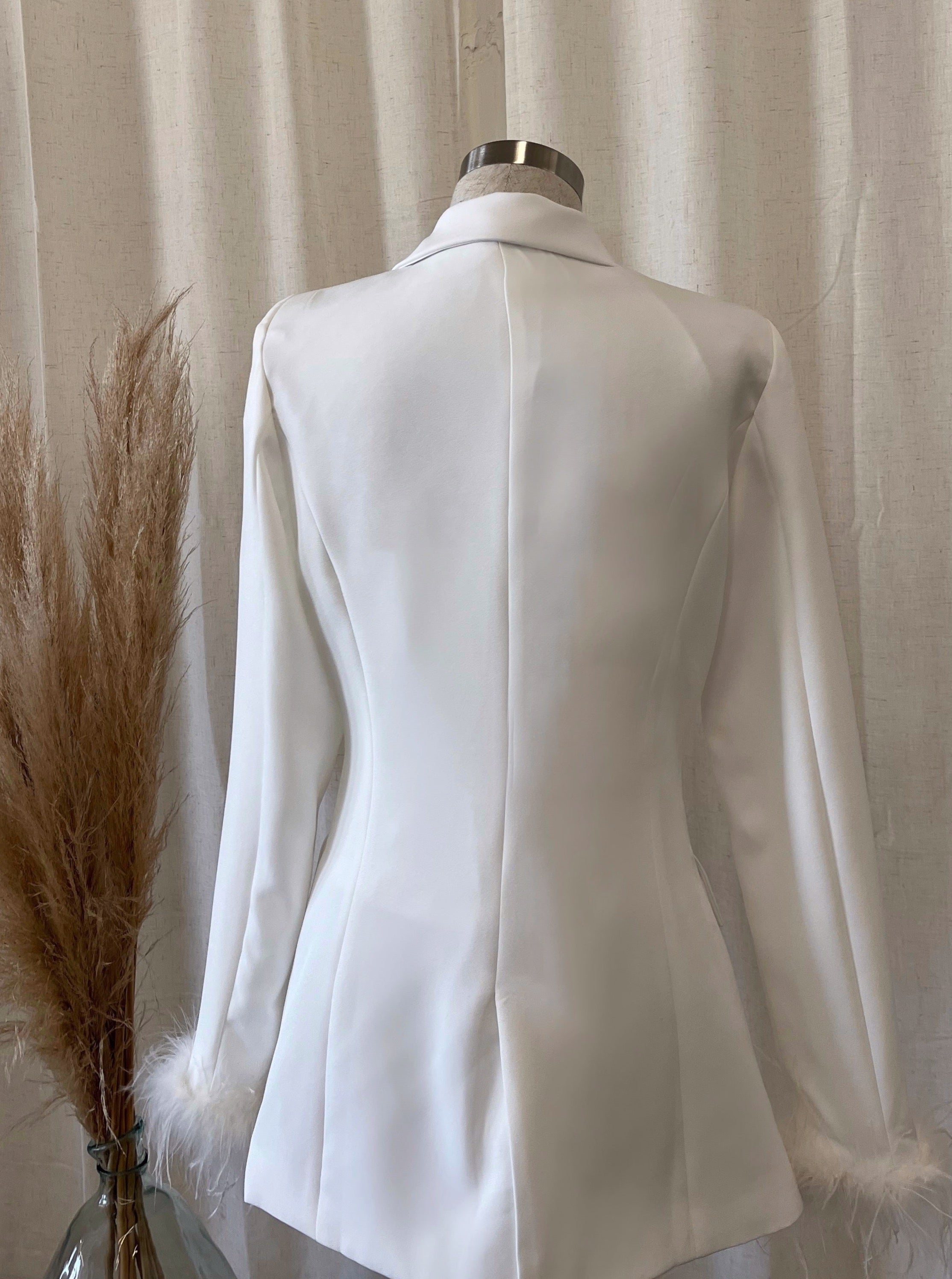 "ELSA" White Feather Blazer
